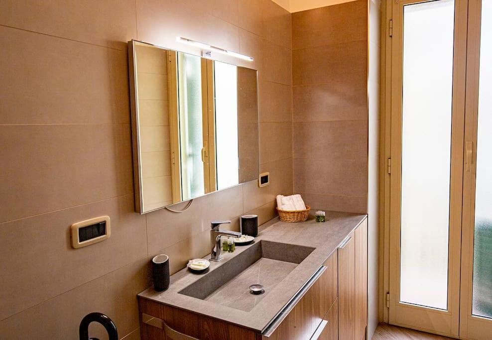 Dimora Al Colosseo, 2 Bedrooms Rome Extérieur photo