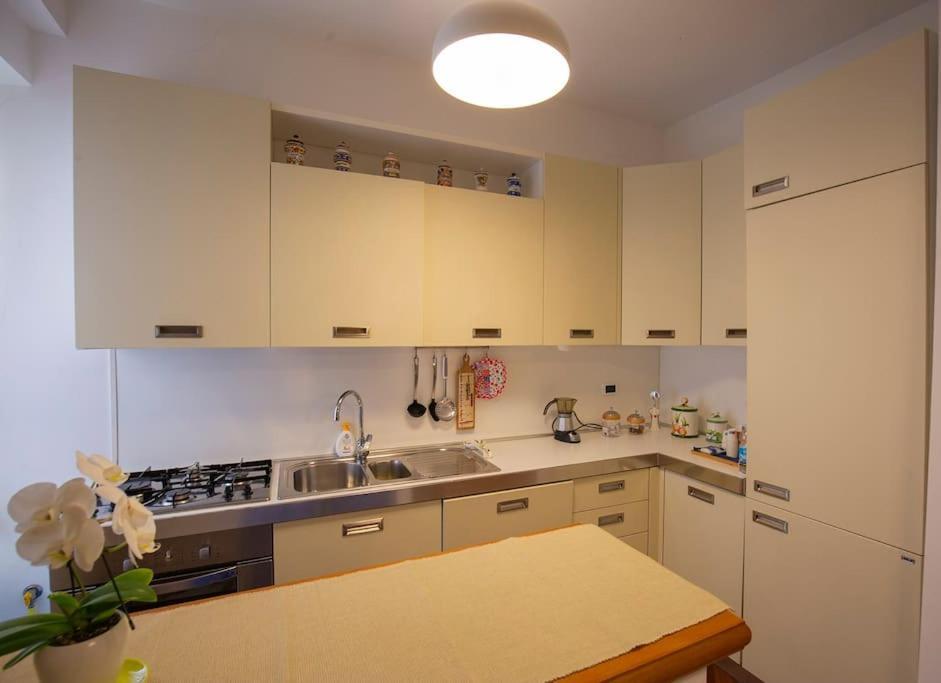 Dimora Al Colosseo, 2 Bedrooms Rome Extérieur photo